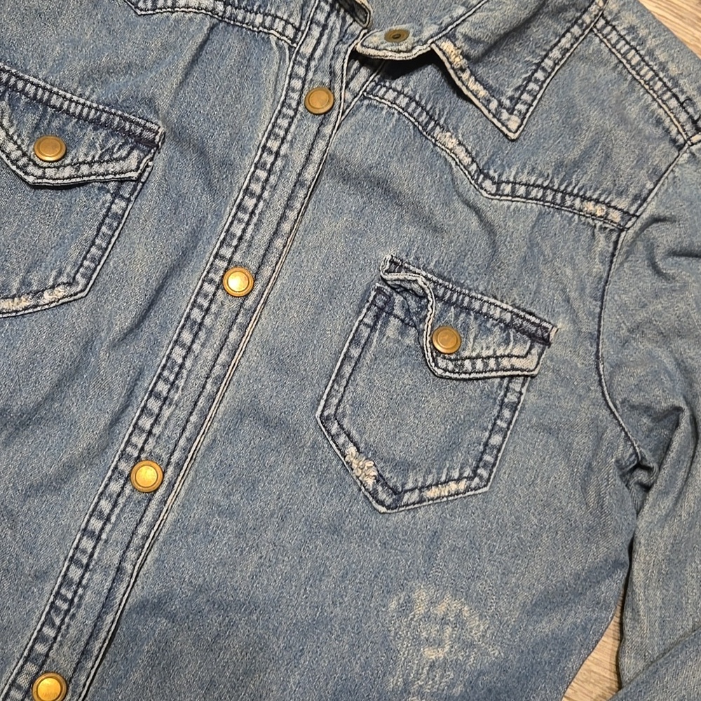Miley Cyrus Distressed Denim Snap Shirt Sz Small - Picture 2 of 3